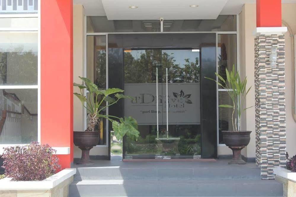 New D'Dhave Hotel Padang  Luaran gambar